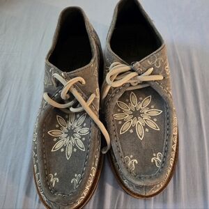Urban Outfitters Blue Paisley Geoff Wallabee Derby shoes 8M